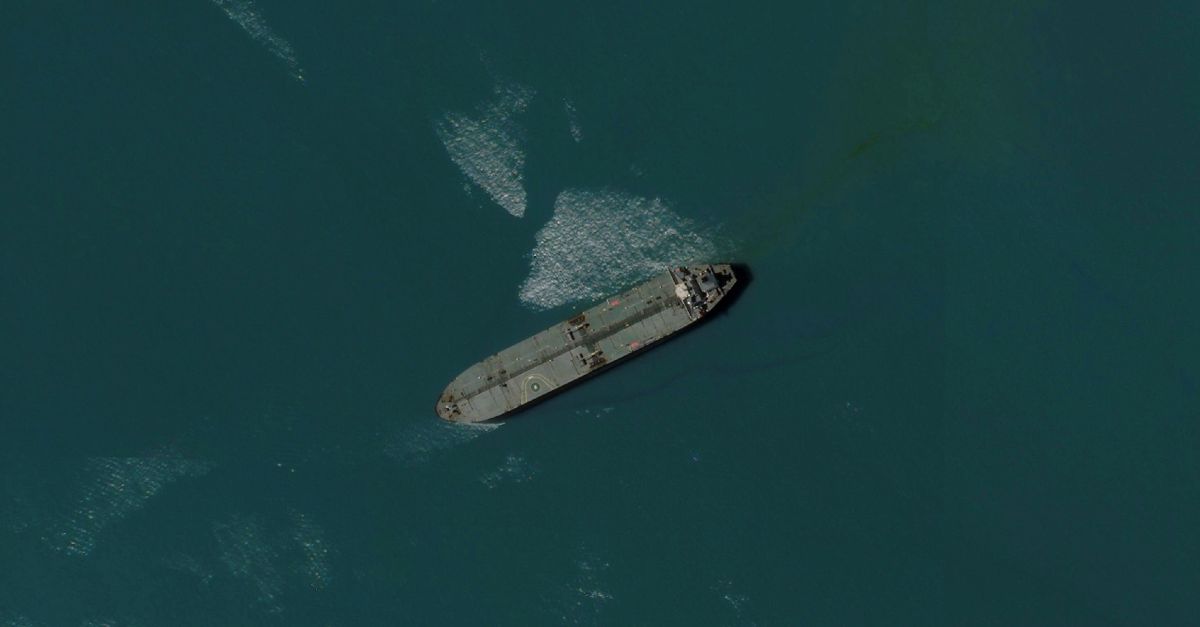 بالصور.. الأقمار الصناعية تكشف موقع الناقلتين المختطفتين من قبل إيران 1 بالصور.. الأقمار الصناعية تكشف موقع الناقلتين المختطفتين من قبل إيران