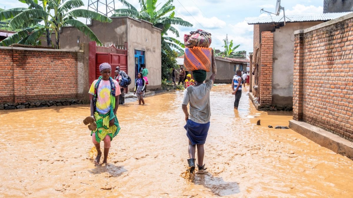 قتلى وآلاف النازحين بسبب الفيضانات المفاجئة في الصومال