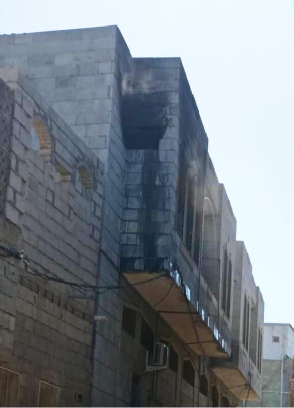 لم تكتف بنهب الأدوية والمستلزمات الطبية.. ميليشيا الحوثي تحرق مستشفى غرب اليمن 1 لم تكتف بنهب الأدوية والمستلزمات الطبية.. ميليشيا الحوثي تحرق مستشفى غرب اليمن