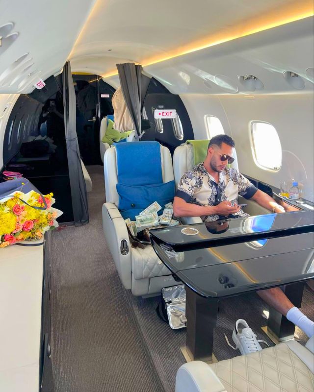 بعد صورته مع الدولارات.. خالد سرحان يسخر من محمد رمضان بطريقته