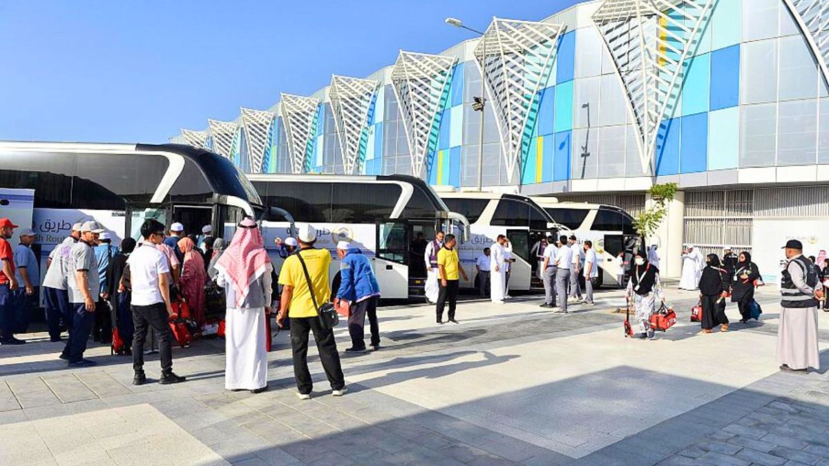 مبادرة طريق مكة.. بدء توافد حجاج بيت الله الحرام إلى المدينة المنورة 1 مبادرة طريق مكة.. بدء توافد حجاج بيت الله الحرام إلى المدينة المنورة