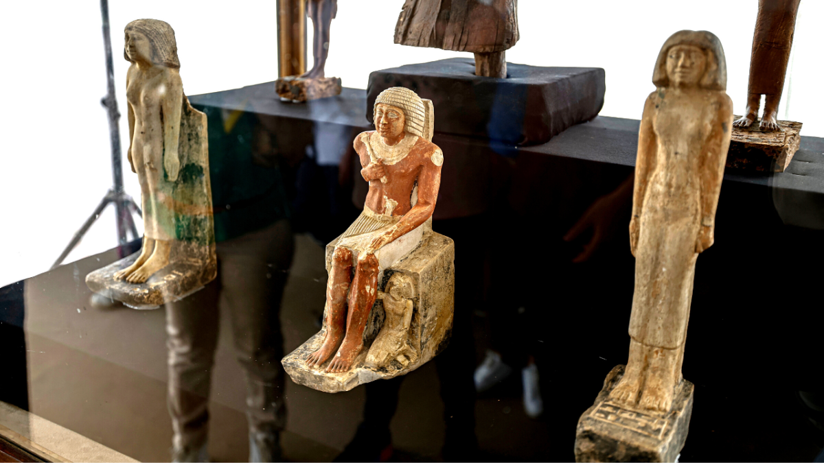 أملًا في إنعاش السياحة.. مصر تٌعلن اكتشاف أكبر ورشتَي تحنيط في جبّانة سقارة