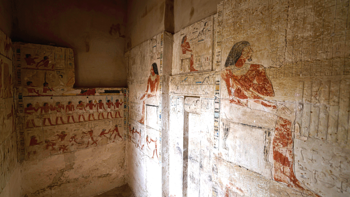 أملًا في إنعاش السياحة.. مصر تٌعلن اكتشاف أكبر ورشتَي تحنيط في جبّانة سقارة