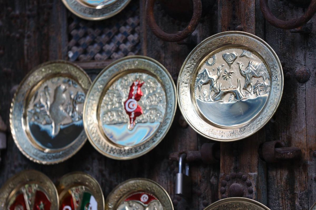 "لم نعد نتحمل".. السلع الصينية تسرق خبز حرفيي النحاس في تونس 5 "لم نعد نتحمل".. السلع الصينية تسرق خبز حرفيي النحاس في تونس