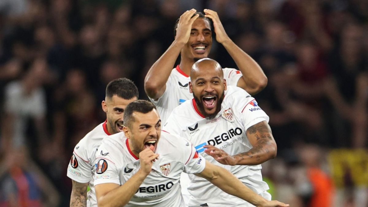 بالفيديو.. ياسين بونو يحرم مورينيو من لقب "الدوري الأوروبي"