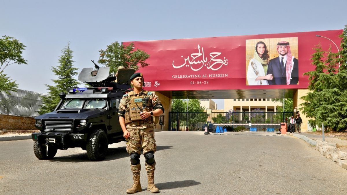 "الموكب الأحمر" و"القرا".. كل ما تريد معرفته عن الزفاف الملكي الأردني 5 الحسين بن عبدالله الثاني