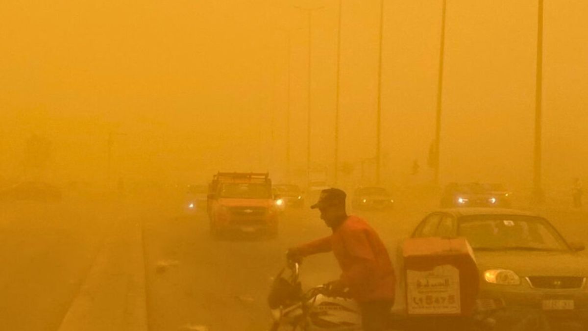 بالصور.. عاصفة ترابية تضرب القاهرة وعدة مدن مصرية