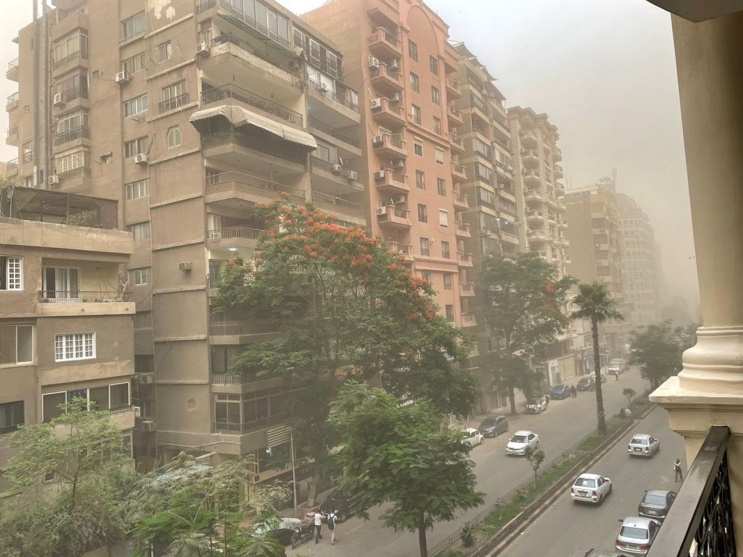 بالصور.. عاصفة ترابية تضرب القاهرة وعدة مدن مصرية