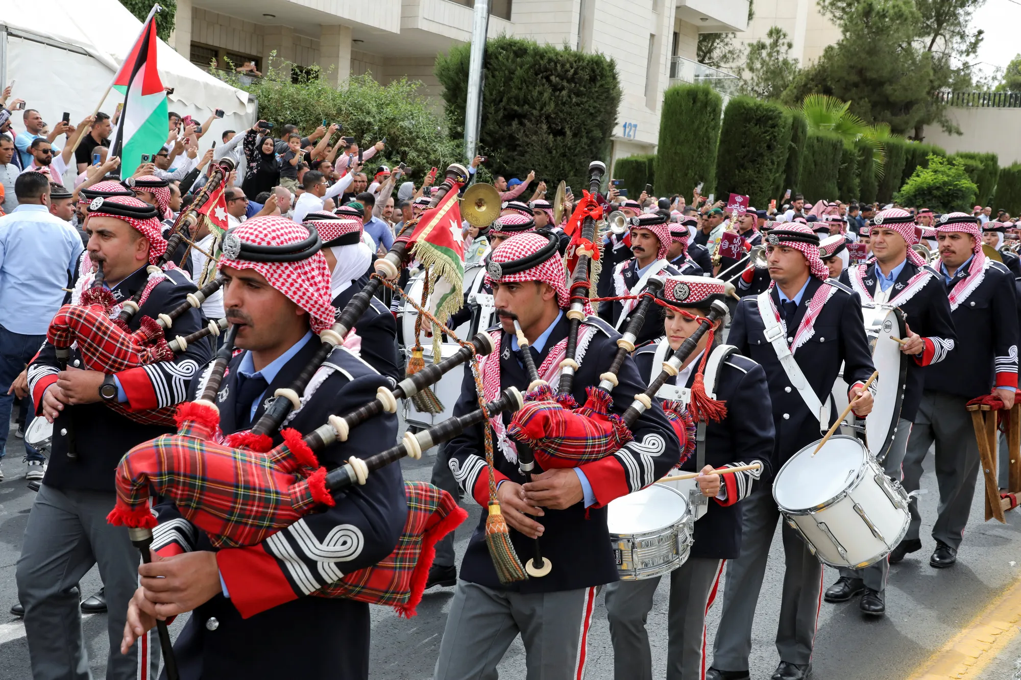 الأردن يحتفل.. بدء مراسم زفاف ولي العهد