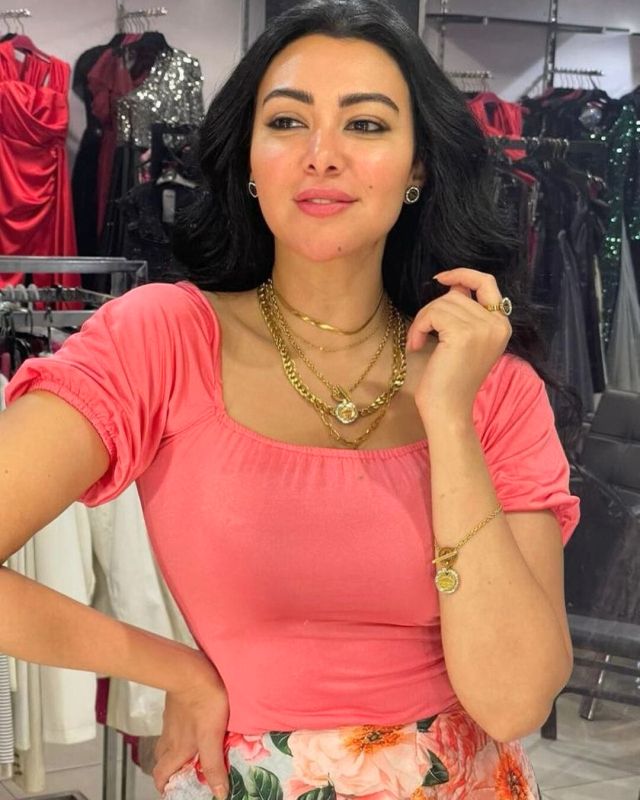 ميرهان حسين تُعلن اعتزالها التمثيل لهذا السبب