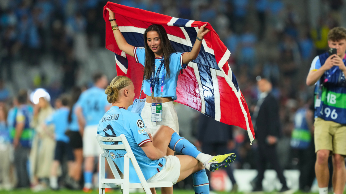 إيزابيل جوهانسن تخطف الأنظار ليلة تتويج السيتي.. فمن هي؟ 2 من هي الفتاة التي تبقى بجانب الهداف هالاند؟