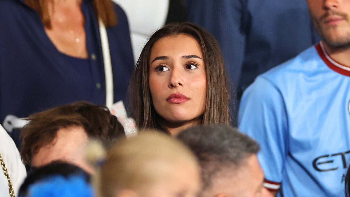 إيزابيل جوهانسن تخطف الأنظار ليلة تتويج السيتي.. فمن هي؟ 3 من هي الفتاة التي تبقى بجانب الهداف هالاند؟