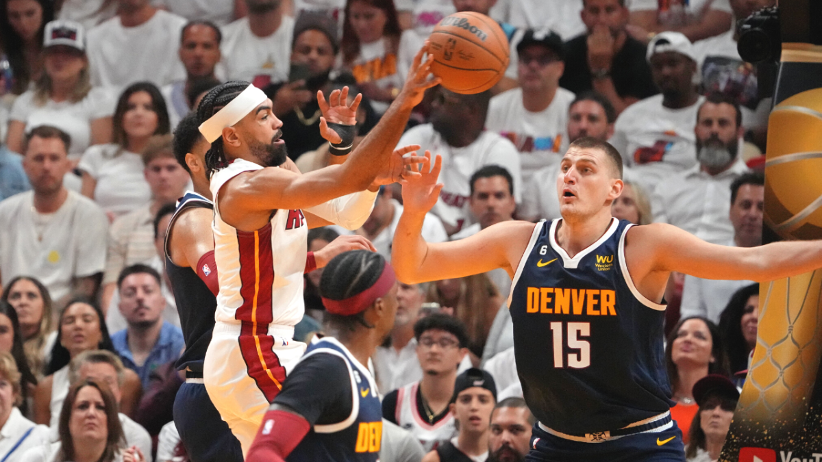 بطيء ويسدد بطريقة غريبة.. من هو نيكولا يوكيتش أفضل لاعب في نهائيات NBA؟ 3 بطيء ويسدد بطريقة غريبة.. من هو نيكولا يوكيتش أفضل لاعب في نهائيات NBA؟