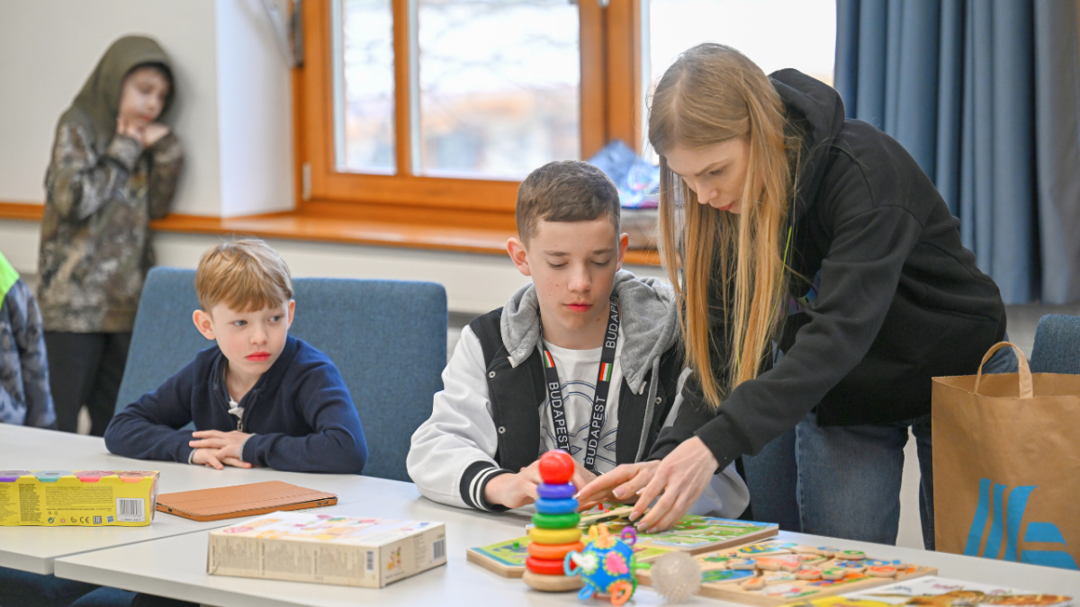 أطفال أوكرانيا يعيشون معاناة مزدوجة جراء الغزو الروسي.. ما القصة؟