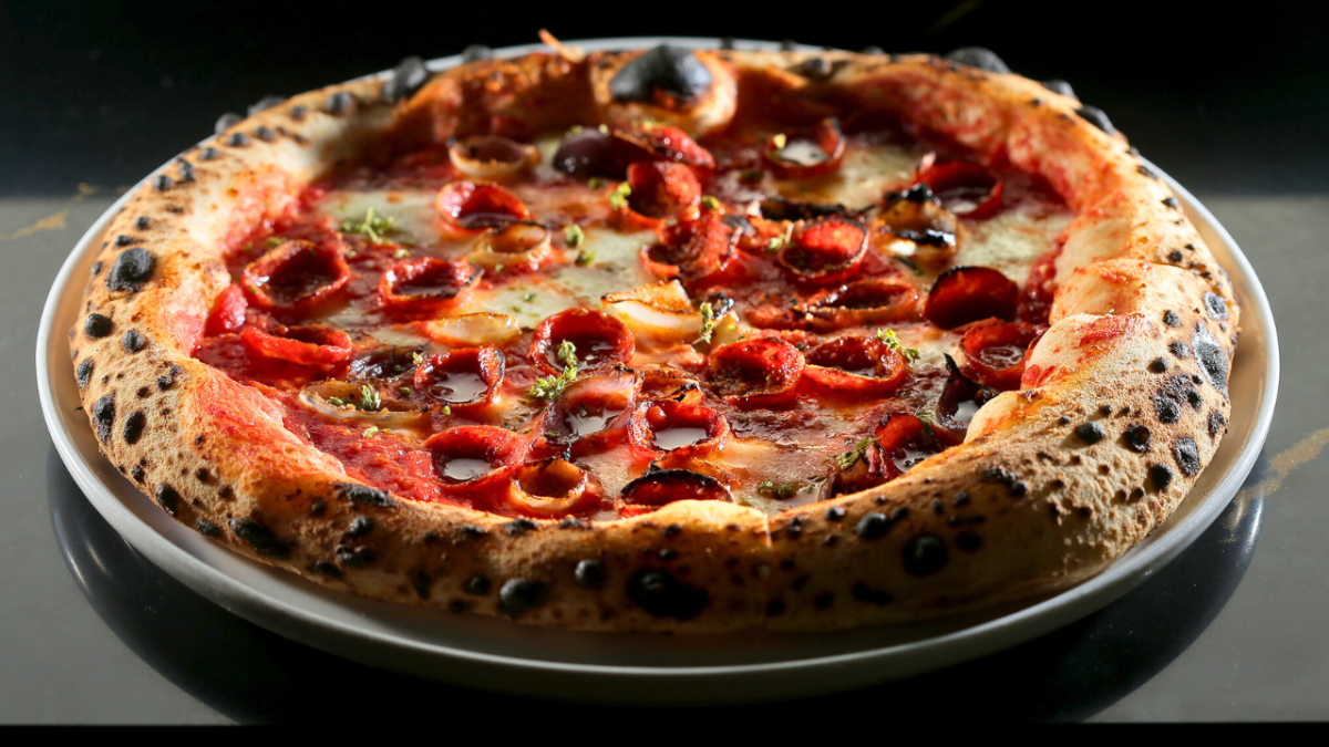 الدليل الشامل لمعرفة الفروقات بين البيتزا الإيطالية والأمريكية