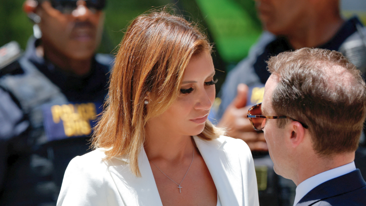 من هي العراقية التي تدافع عن ترامب في المحكمة؟