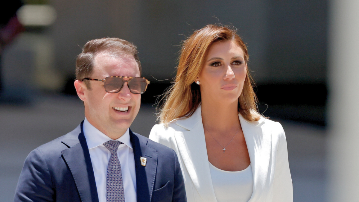 من هي العراقية التي تدافع عن ترامب في المحكمة؟