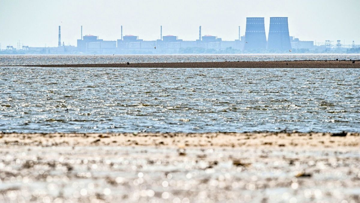 بالصور.. جفاف نهر دنيبرو بعد تدمير سد كاخوفكا