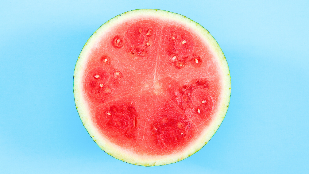 يطرد السموم ويحسن صحة القلب.. تعرف على فوائد البطيخ