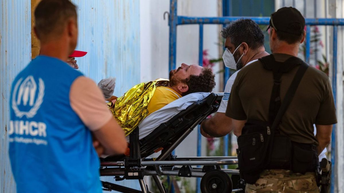 غرق قارب المهاجرين.. تسلسل زمني يكشف رعب لحظات ما قبل الفاجعة