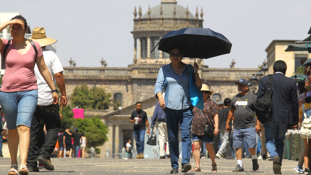 بالصور.. كيف تبدو مظاهر موجة الحر القاتلة في المكسيك؟ 5 وصلت درجات الحراراة في في غوادالاخارا بولاية خاليسكو بالمكسيك إلى أعلى درجاتها الغير المسبوقة- أ ف ب