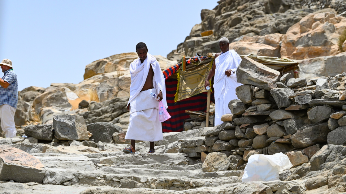 بالصور.. مكة المكرمة تفيض بالحجاج مع بدء موسم الحج 2 مكة المكرمة تفيض بالحجاج مع بدء موسم الحج