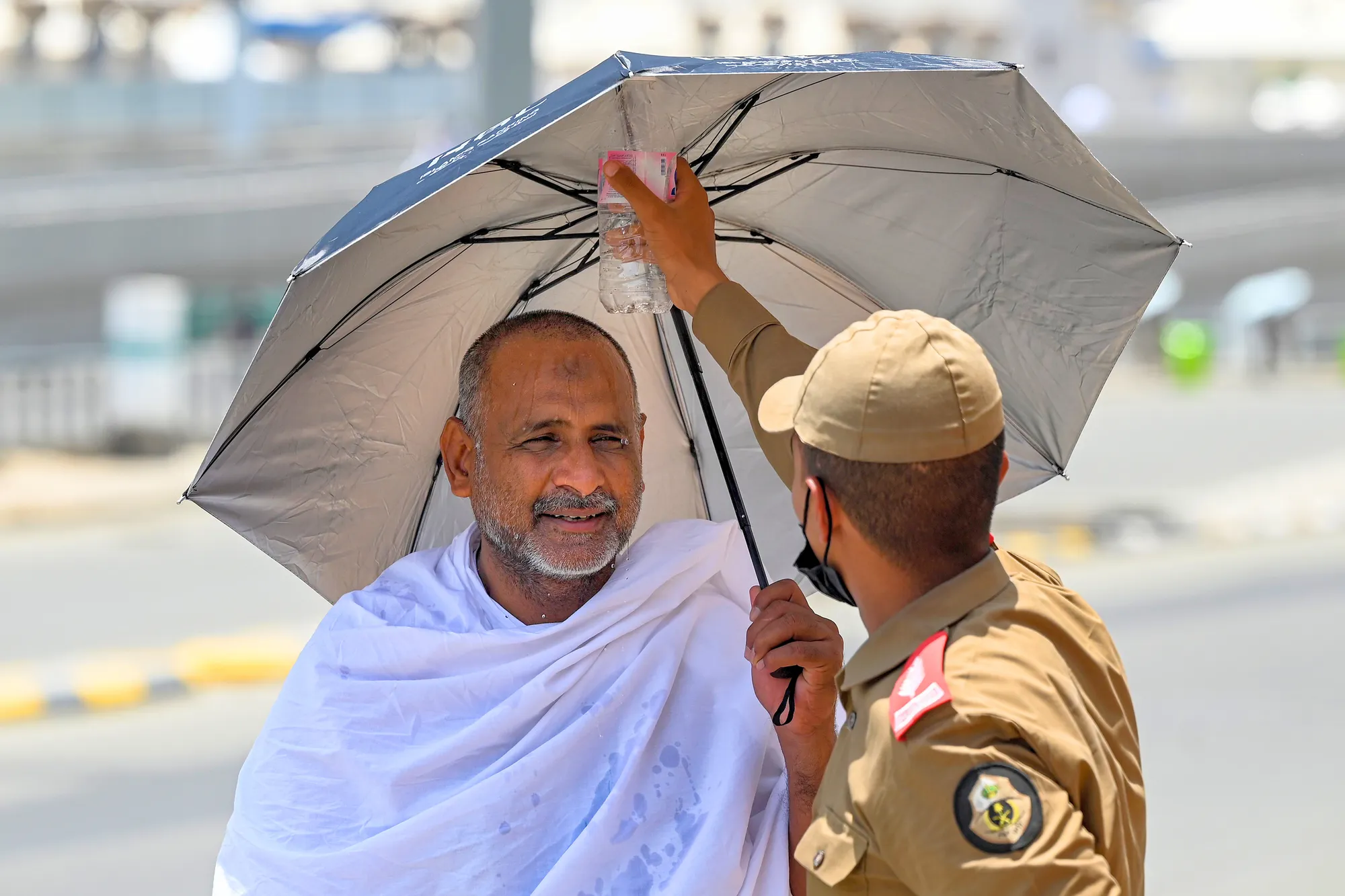 من التروية إلى عرفات.. ضيوف الرحمن يؤدون مناسك الحج وسط حرارة 44 درجة