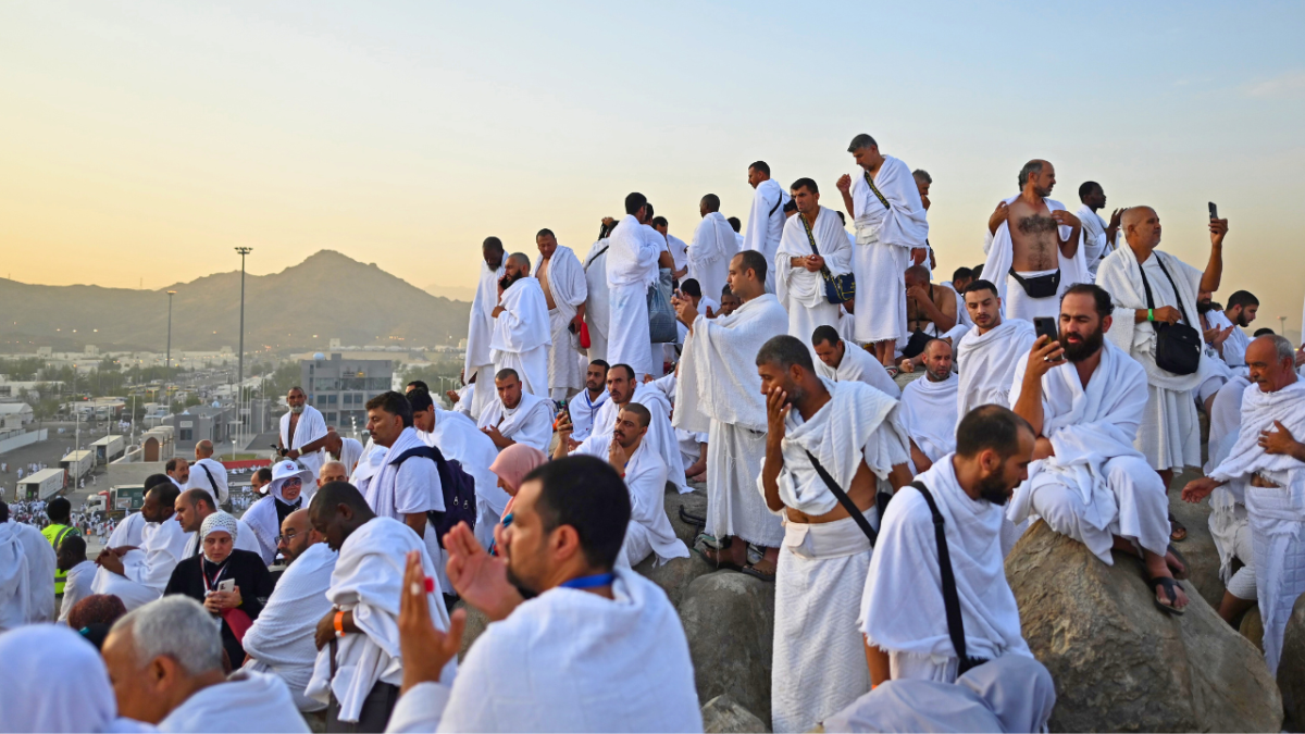 الحجاج يرمون جمرة العقبة في أول أيام عيد الأضحى 4 الحجاج يرمون جمرة العقبة الكبرى في ختام موسم الحج