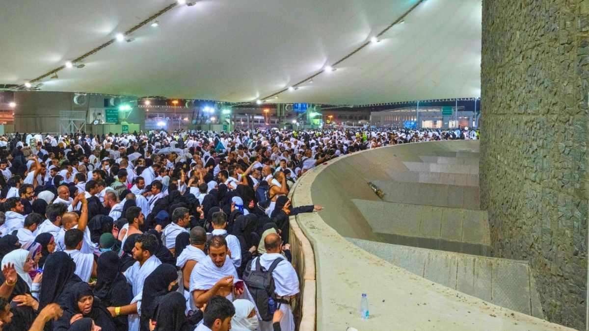 الحجاج يرمون جمرة العقبة في أول أيام عيد الأضحى 1 بث مباشر.. الحجاج يرمون جمرة العقبة الكبرى في ختام موسم الحج