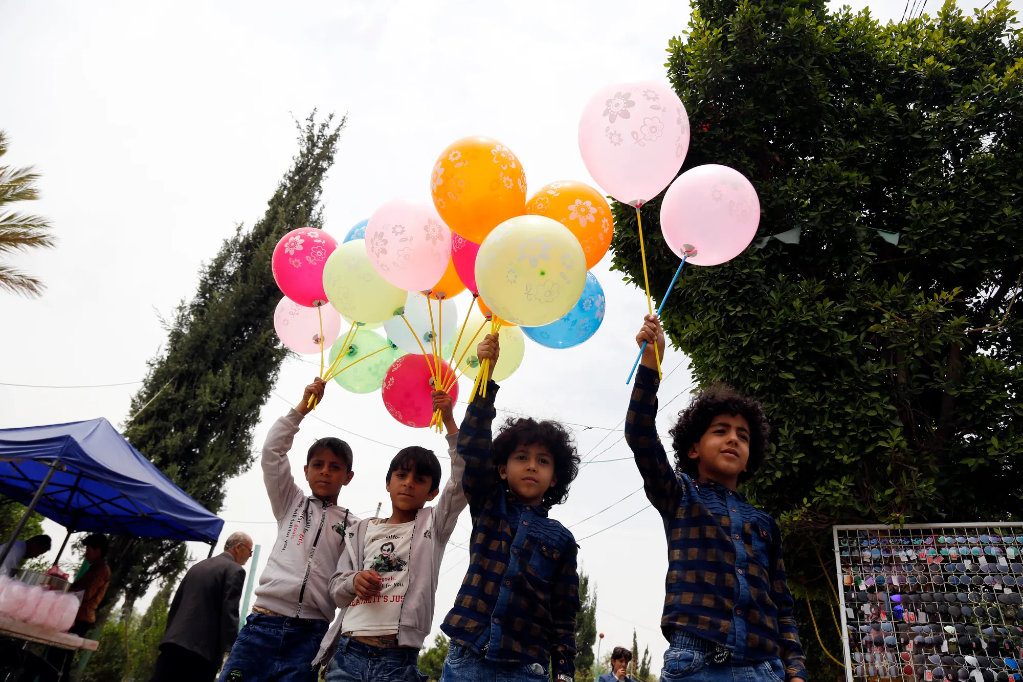 الأطفال في العيد..يكملون الفرحة ويوزعون الضحكات