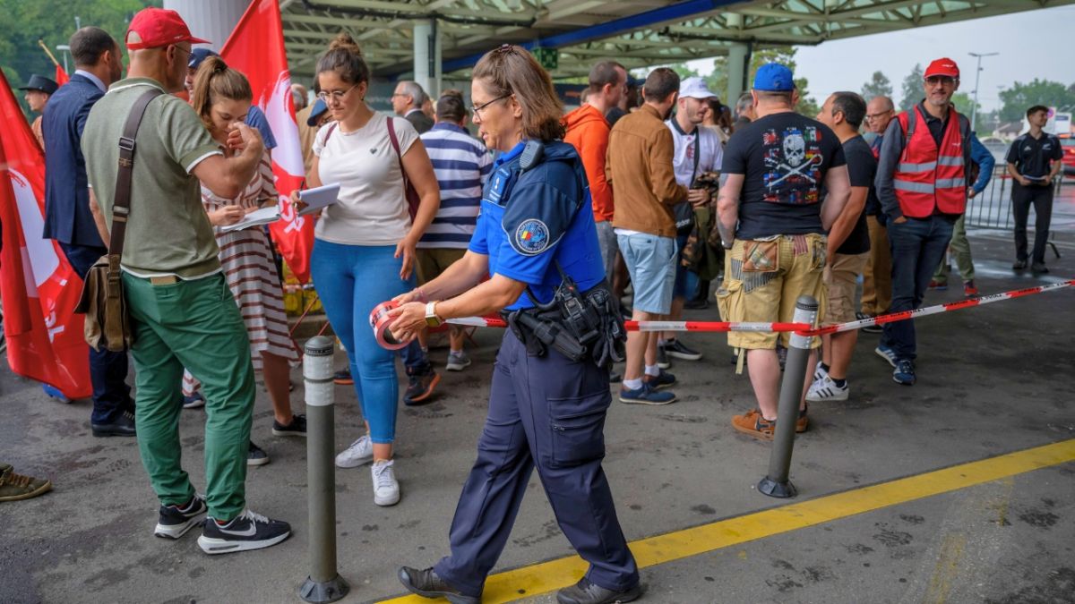 إلغاء نحو 60 رحلة جوية.. ماذا يحدث في مطار جنيف؟