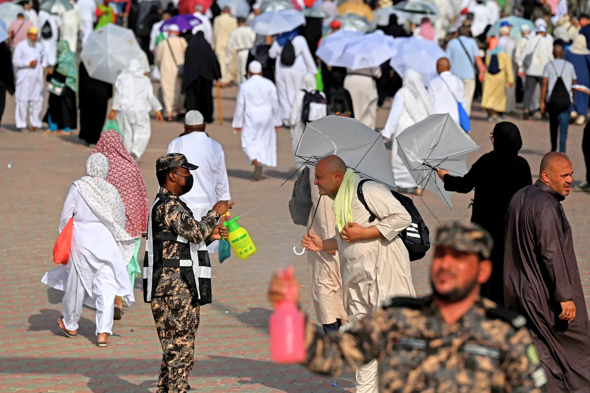 ضيوف الرحمن يبدأون طواف الوداع بعد الانتهاء من رمي الجمرات