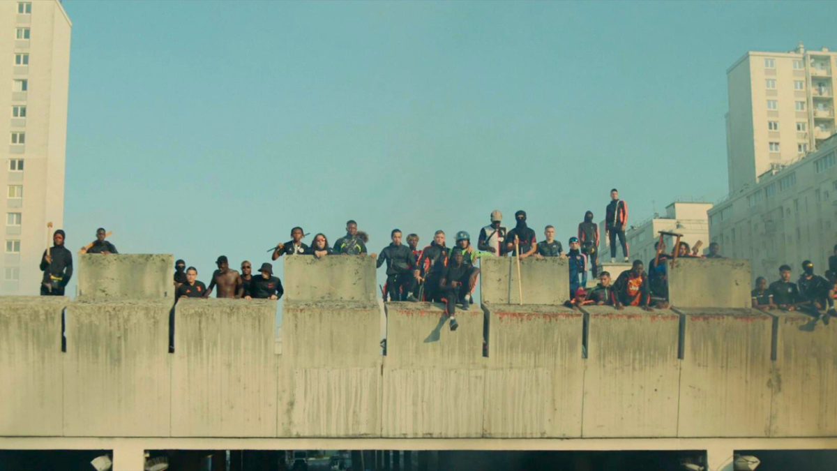 فيلم نيتفليكس الذي تنبأ بأحداث فرنسا قبل سنة