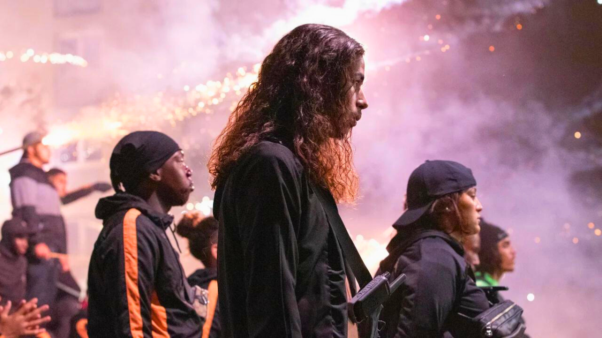 فيلم نيتفليكس الذي تنبأ بأحداث فرنسا قبل سنة