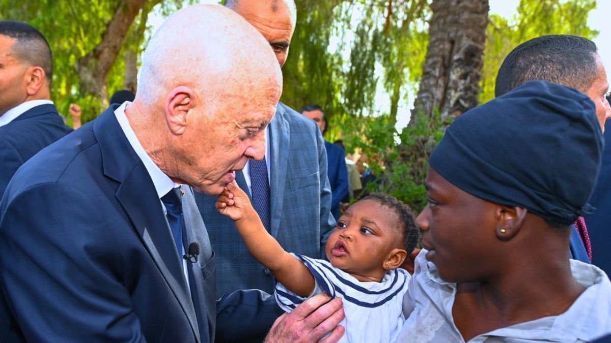 تونس ليست نقطة عبور ونطالب بترحيل أفارقة جنوب الصحراء.. مواطنون لـ"أخبار الآن" 3 تونس ليست نقطة عبور ونطالب بترحيل أفارقة جنوب الصحراء.. مواطنون لـ"أخبار الآن"