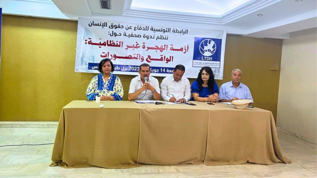 "وضع المهاجرين كارثي ولا يشرف تونس".. الرابطة التونسية لحقوق الإنسان لأخبار الآن