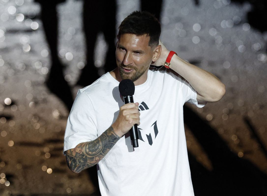 "أنا سعيد مع عائلتي".. إنتر ميامي يقدم ميسي رسمياً للجماهير (فيديو+صور)