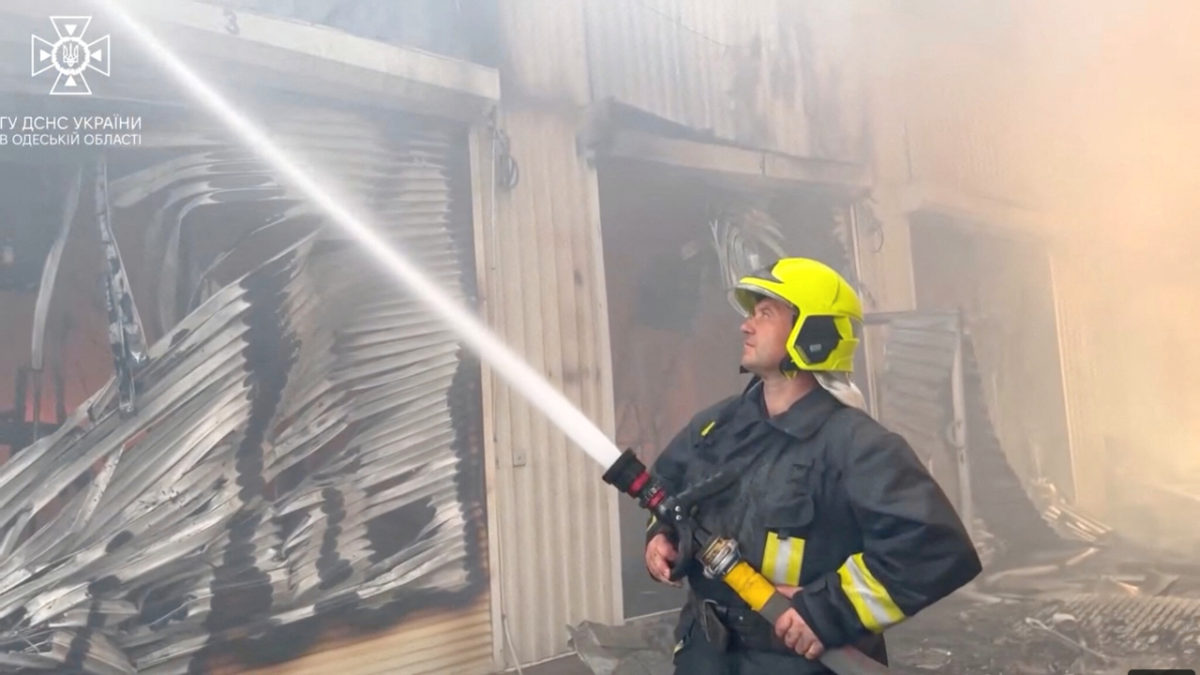 ”كل قنبلة تصيب أفقر الأشخاص في العالم“.. القصف الروسي يدمر 60 ألف طنًا من الحبوب 1 ”كل قنبلة تصيب أفقر الأشخاص في العالم“.. القصف الروسي يدمر 60 ألف طنًا من الحبوب