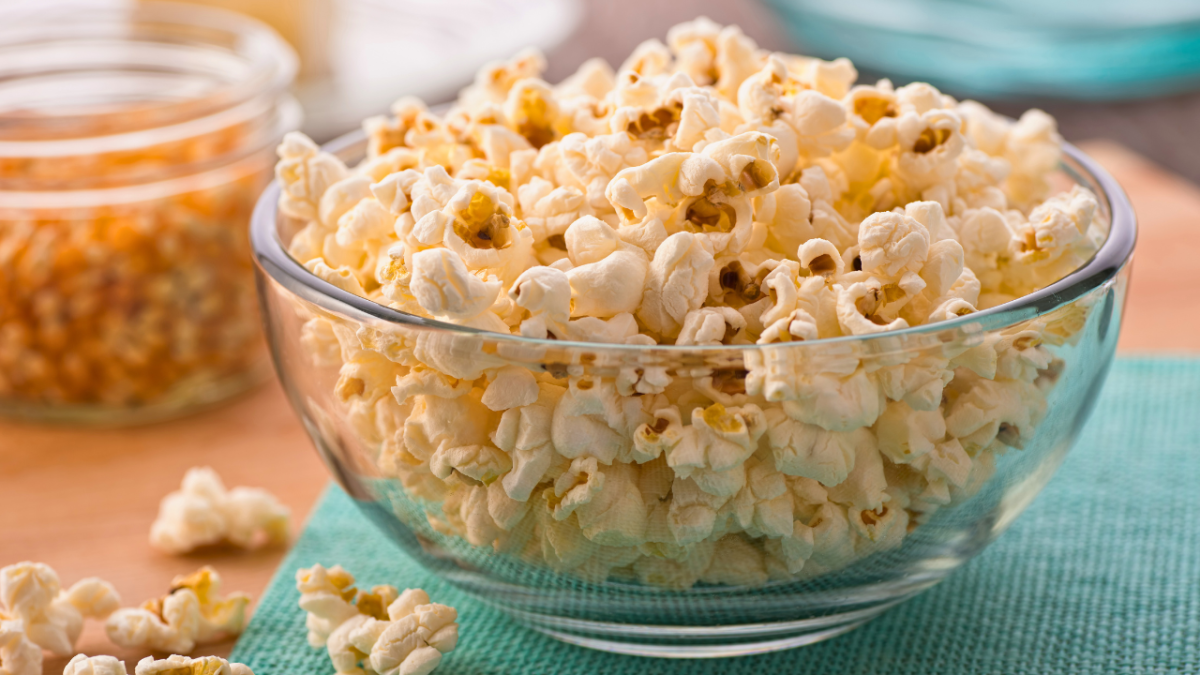 دليلك الشامل إلى الفوشار وما يحتويه من سعرات حرارية