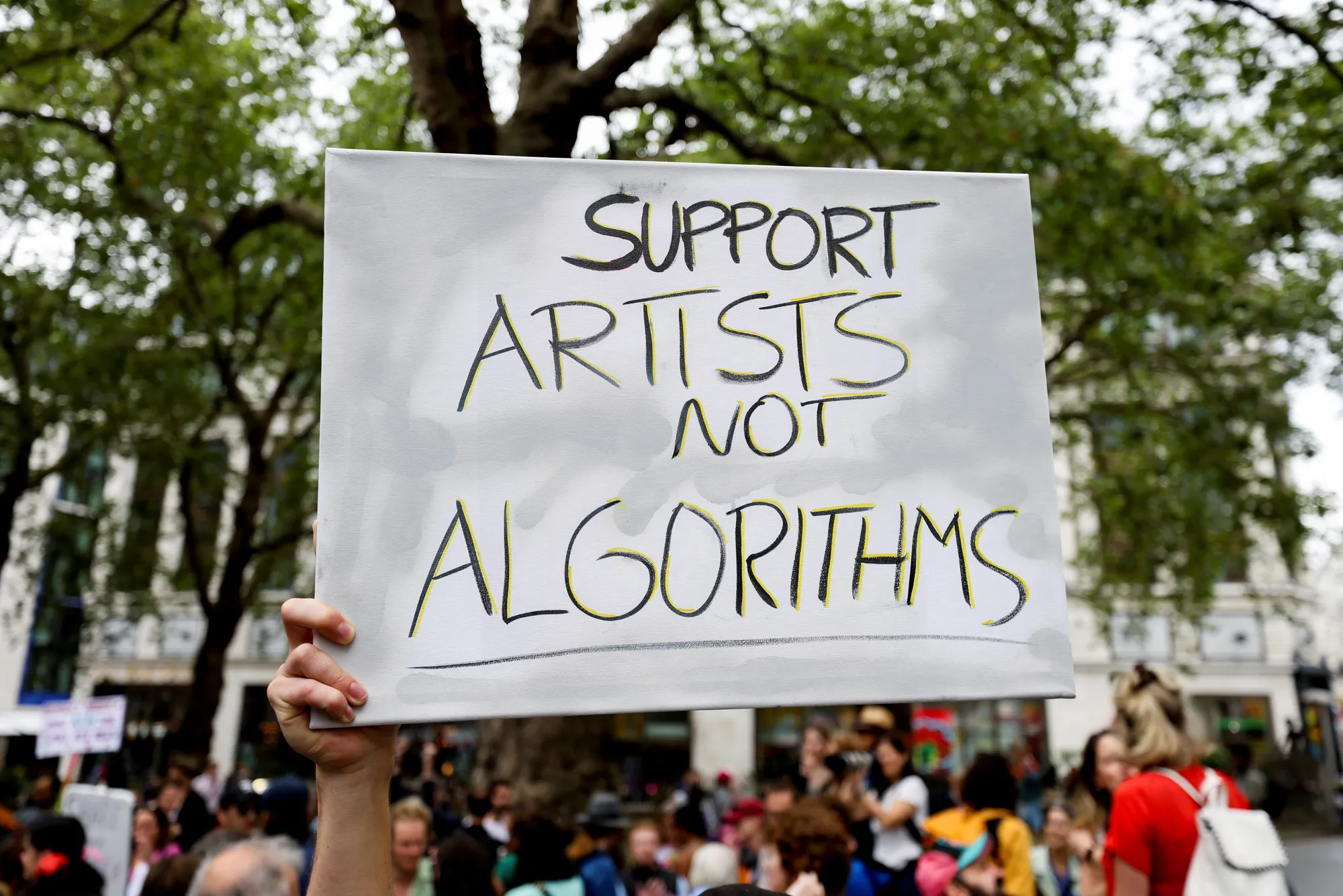 إضراب هوليوود.. نجوم بريطانيا يتضامنون مع زملائهم الأمريكيين (فيديو وصور) 2 إضراب هوليوود.. نجوم بريطانيا يتضامنون مع زملائهم الأمريكيين (فيديو وصور)