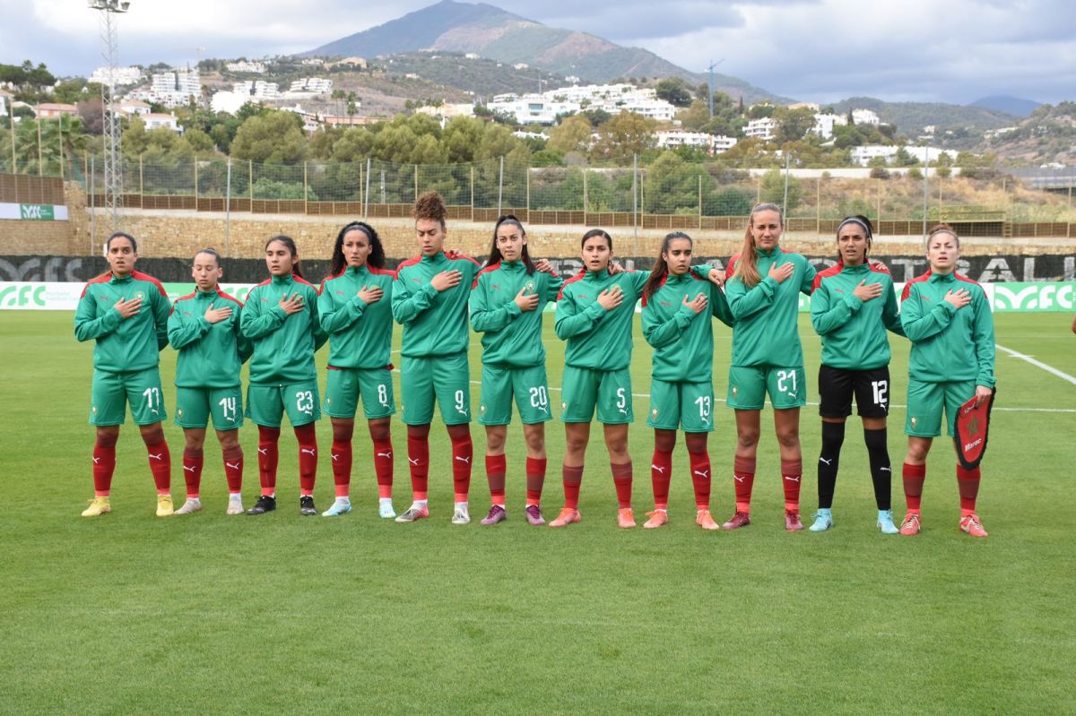 نجمة منتخب المغرب للسيدات من اللعب في الأزقة إلى المونديال.. والدتها تروي القصة