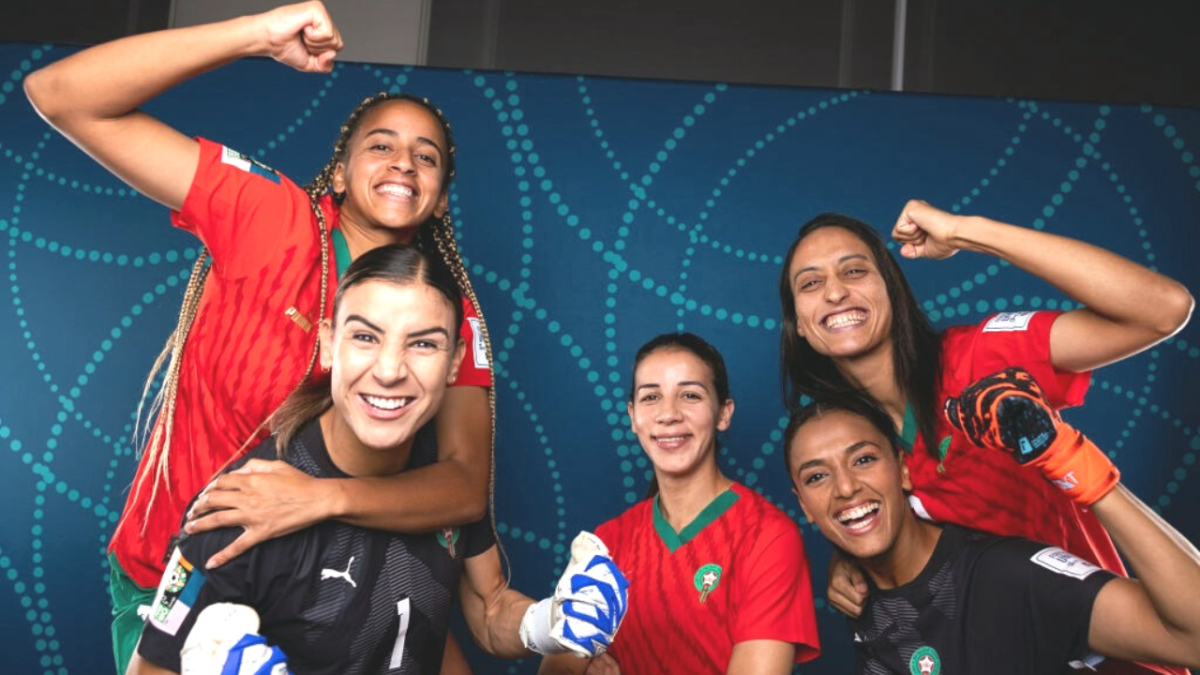 نجمة منتخب المغرب للسيدات من اللعب في الأزقة إلى المونديال.. والدتها تروي القصة