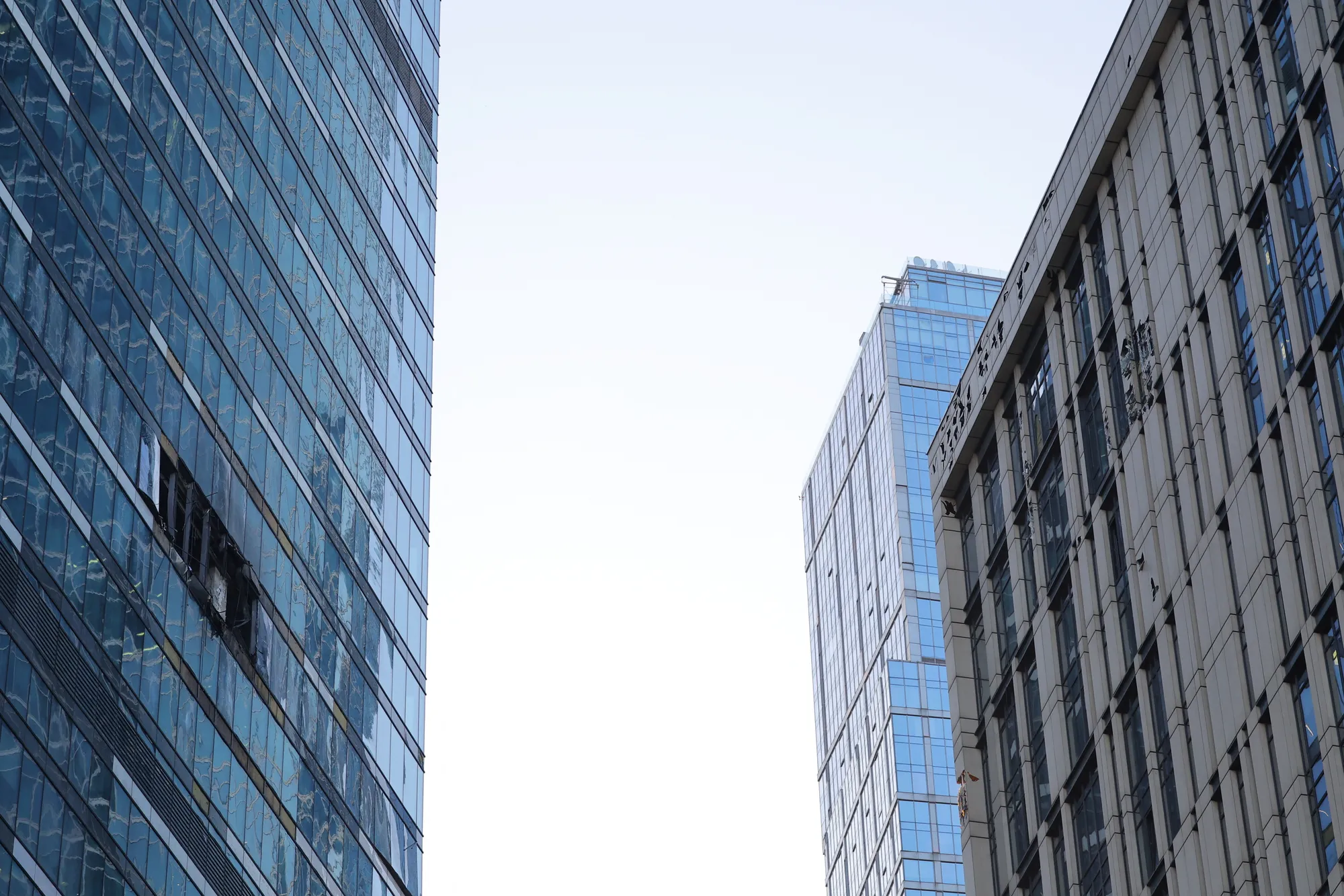 هجوم بطائرات مسيرة يستهدف موسكو وأنباء عن إغلاق مطار دولي