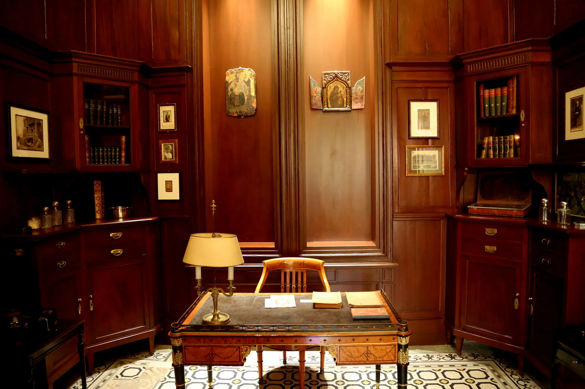 متحف سرسق ينفض "غبار" انفجار مرفأ بيروت عن جدرانه (صور)