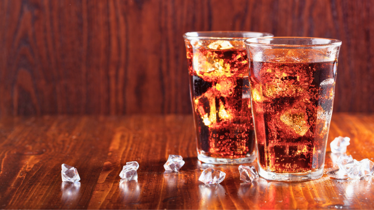 المشروبات الغازية.. تعرف على أضرارها وما هي بدائلها