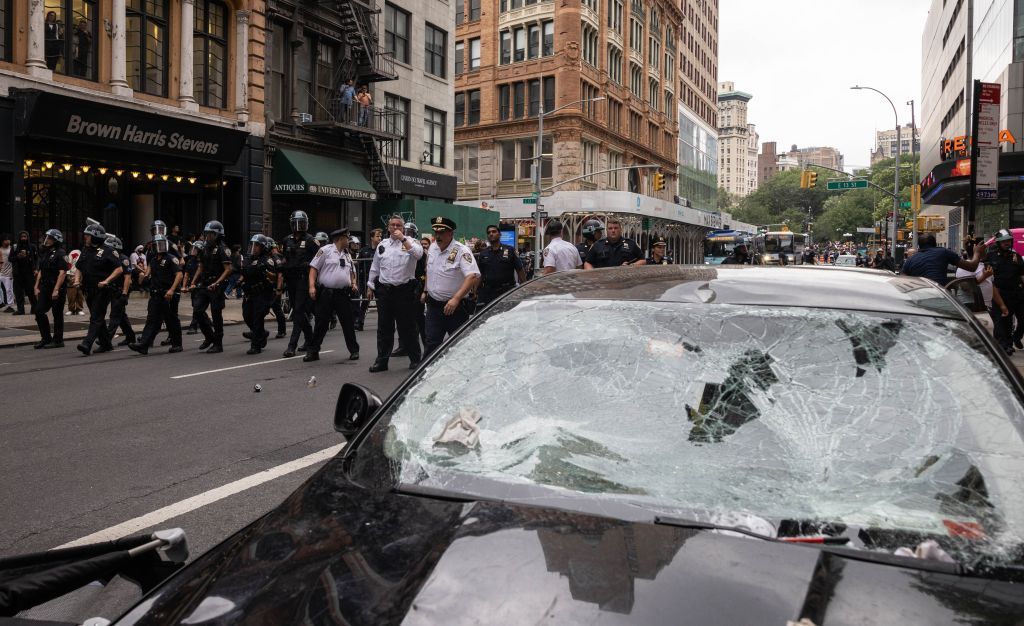 بالصور: أعمال عنف في نيويورك سببها "مؤثر" وأجهزة "بلاي ستيشن"