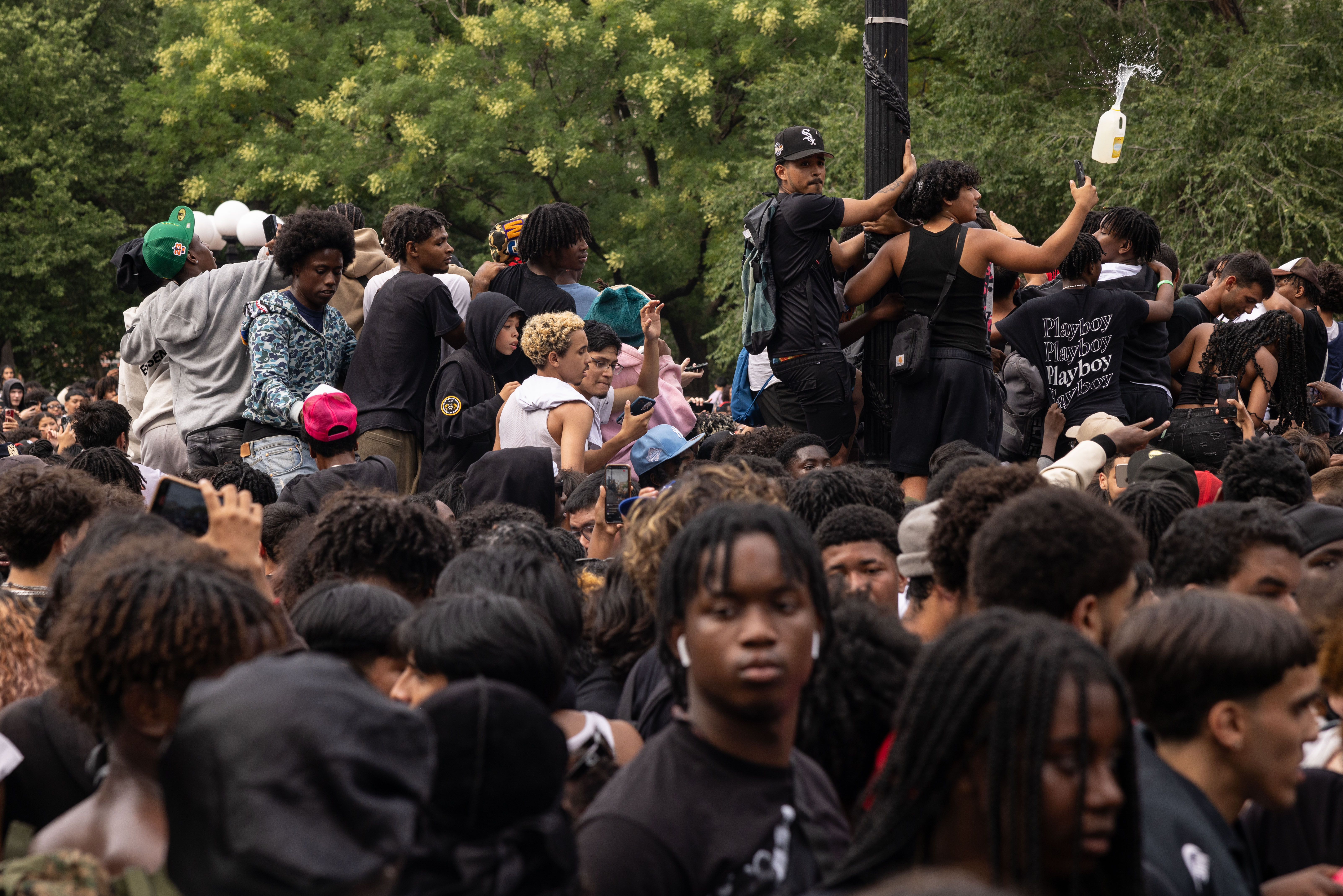 بالصور: أعمال عنف في نيويورك سببها "مؤثر" وأجهزة "بلاي ستيشن"