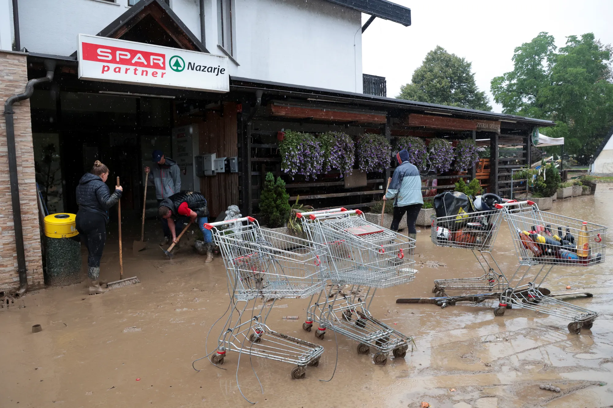 بالصور.. "أسوأ كارثة طبيعية" في سلوفينيا منذ أكثر من 30 عاماً