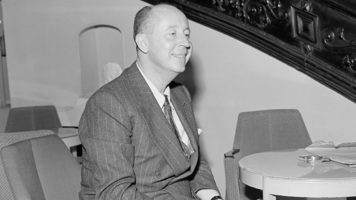 من هم أهم المؤثرين في عالم تصميم الأزياء عبر التاريخ؟