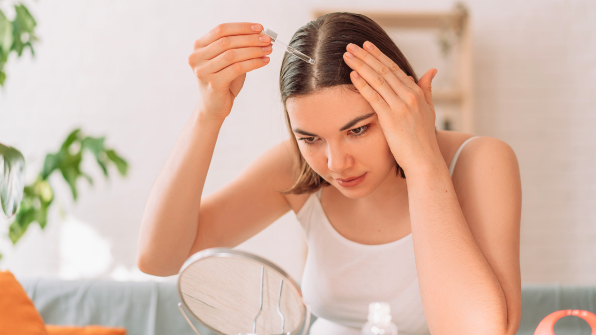 كيف يُمكن استخدام عصير البصل للحفاظ على الشعر؟